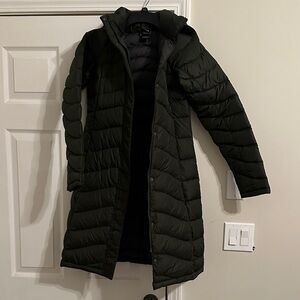 The North Face Women's Long Puffer Coat - Dark Green